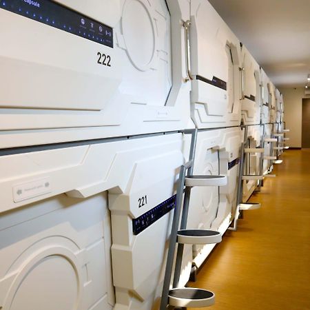Whiz Capsule Hotel Thamrin Jakarta Exterior photo