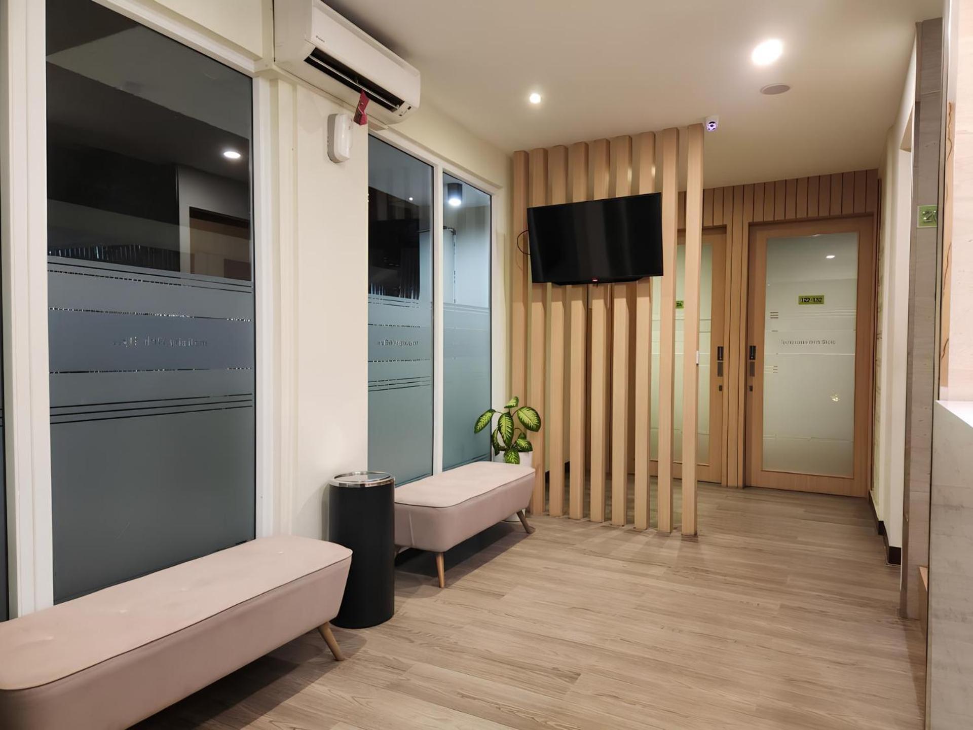 Whiz Capsule Hotel Thamrin Jakarta Exterior photo